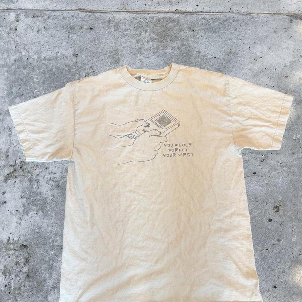 Vintage Nintendo Game Boy Graphic Tee – Men’s Medium